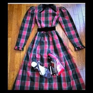 Vintage Plaid Dress
w/velvet collar/belt 
Size